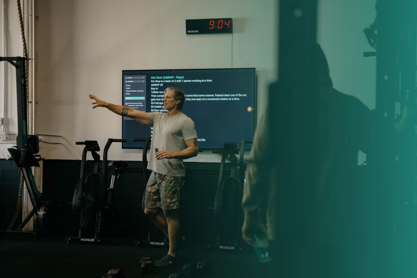 An O-SEA CrossFit coach leading a class in San Clemente